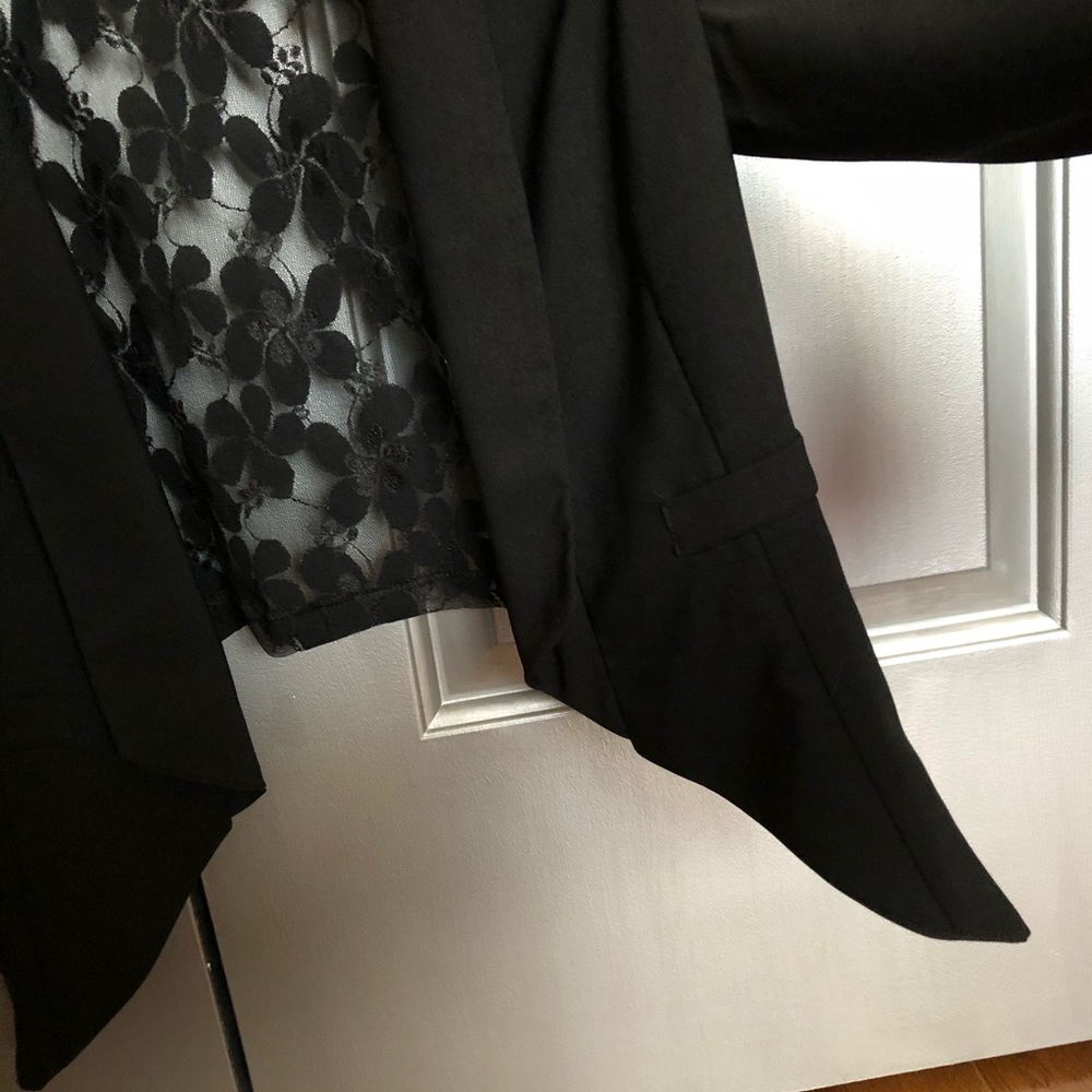 Floral lace back blazer - Picture 3 of 6